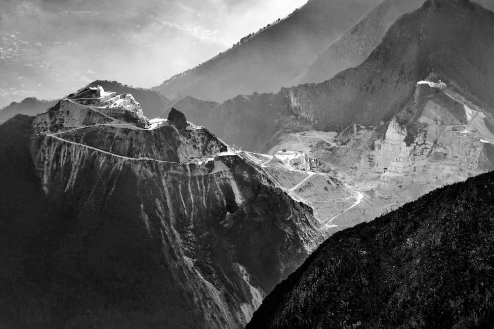 Cave di marmo di Carrara viste dall'alto