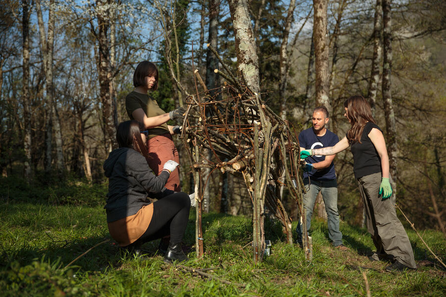 Fase di lavorazione del workshop di land art